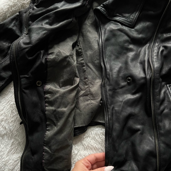 Genuine Danier leather hand spiked shoulders. - Picture 5 of 5